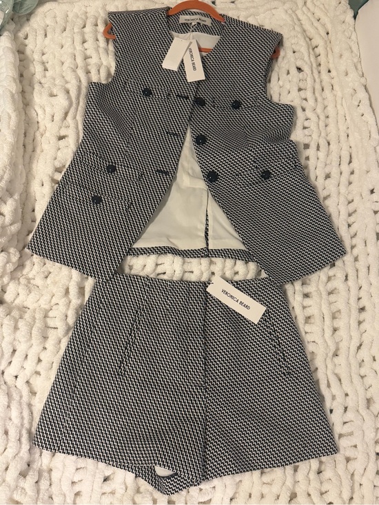 Veronica Beard Pants - Veronica Beard Black and White Houndstooth Shorts